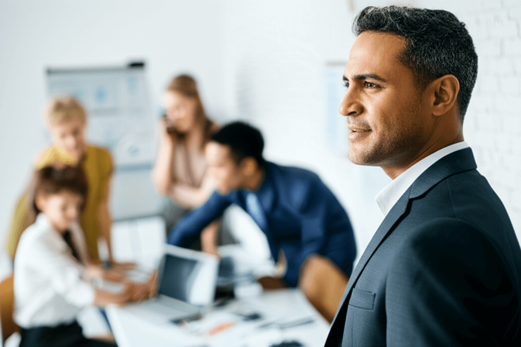 leaders-dont-micromanage-image